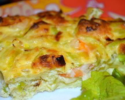 Фриттата с креветками и луком пореем