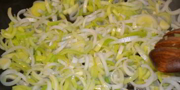 фриттата с креветками и луком пореем