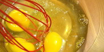 фриттата с креветками и луком пореем