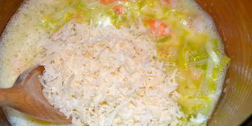 фриттата с креветками и луком пореем