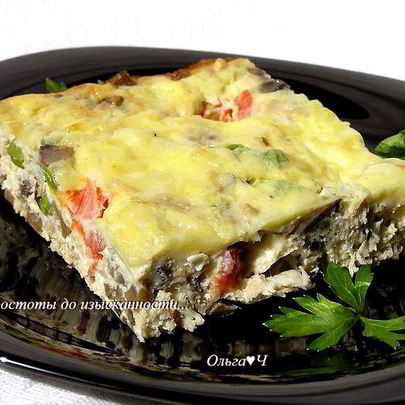 Фриттата с курицей, грибами и зеленым горошком