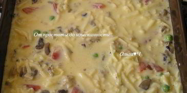 фриттата с курицей, грибами и зеленым горошком