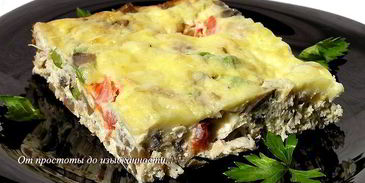 фриттата с курицей, грибами и зеленым горошком