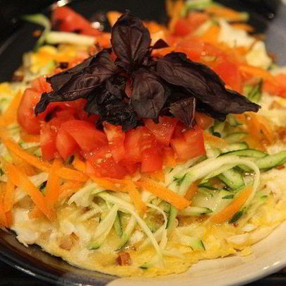 Фриттата с цукини, морковью и помидором