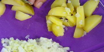 испанский омлет с картофелем, семгой и укропом