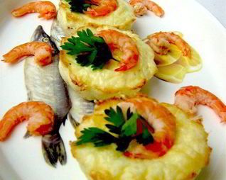 Мини-фриттата с креветками и пармезаном