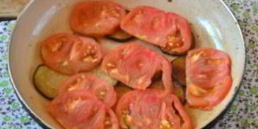 омлет с баклажанами и помидорами