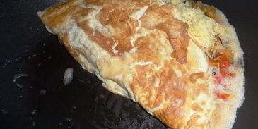 омлет с баклажаном и помидорами