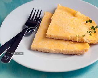 Омлет с молоком на сковороде