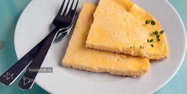 омлет с молоком на сковороде