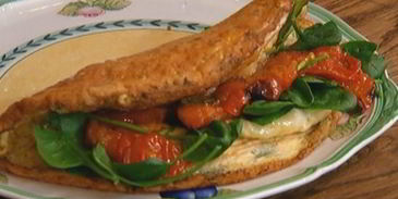 омлет со шпинатом и помидорами черри