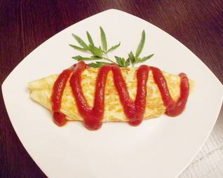 Омурайсу , японский омлет с начинкой