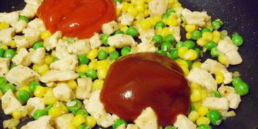 омурайсу , японский омлет с начинкой