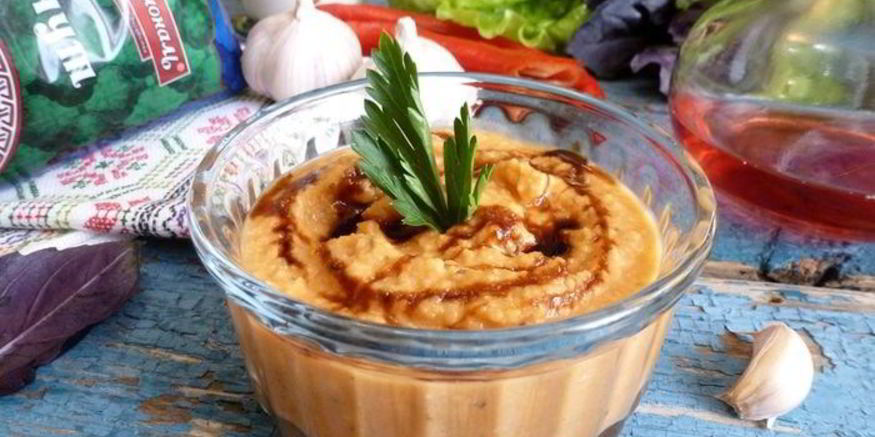 Рецепт паштета из нута с вялеными томатами и маринованным огурчиком