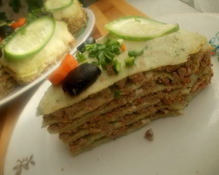 Блинный тортик с печенью и шпинатом