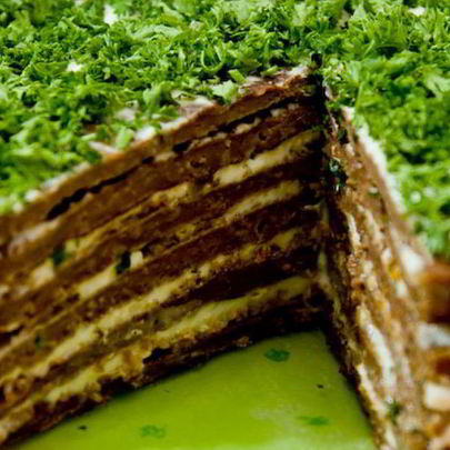 Печеночный торт с чесноком