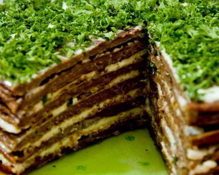 Печеночный торт с чесноком