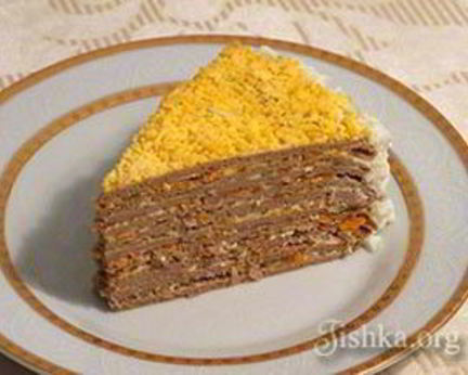 Печеночный торт с морковкой и луком