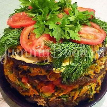 Печеночный торт с зеленью и помидорами