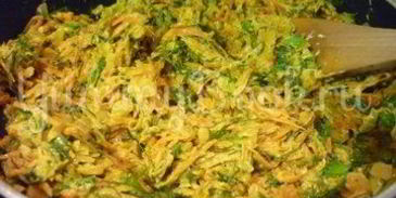 печеночный торт с зеленью и помидорами