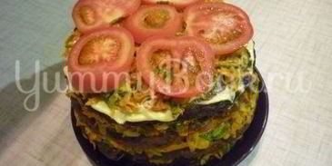 печеночный торт с зеленью и помидорами