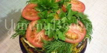 печеночный торт с зеленью и помидорами