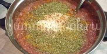 печеночный торт с зеленью и помидорами