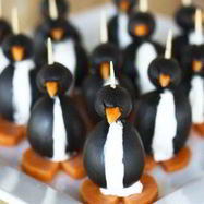 Рецепт Пингвинов из маслин, фаршированные мягким сыром