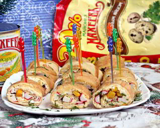 Блинные роллы с крабовыми палочками и кукурузой