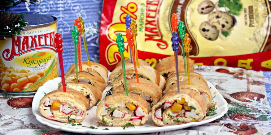 Рецепт блинных роллов с крабовыми палочками и кукурузой