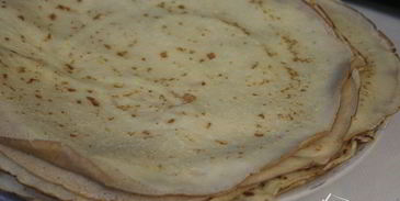 блинные роллы с крабовыми палочками и кукурузой