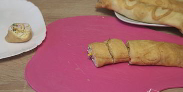 блинные роллы с крабовыми палочками и кукурузой