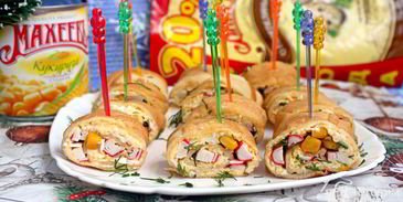 блинные роллы с крабовыми палочками и кукурузой