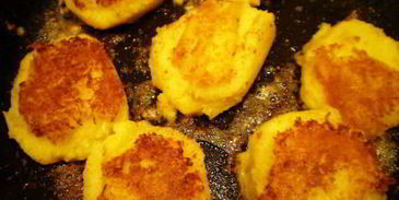 мясные роллы в винно-грибном соусе