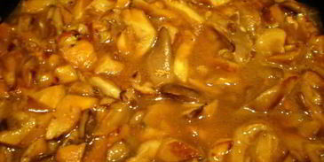 мясные роллы в винно-грибном соусе