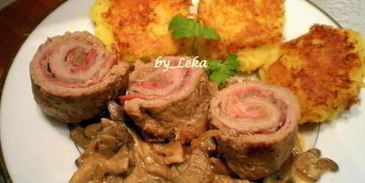 мясные роллы в винно-грибном соусе