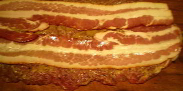 мясные роллы в винно-грибном соусе