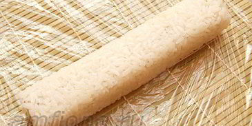 ролл с лососем, угрем и шиитаке