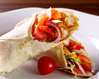 Роллы из лаваша с курицей, болгарским перцем и луком