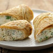 Рецепт Роллов из омлета с омулем горячего копчения