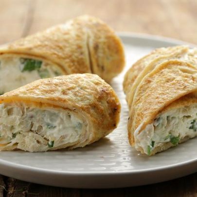 Роллы из омлета с омулем горячего копчения