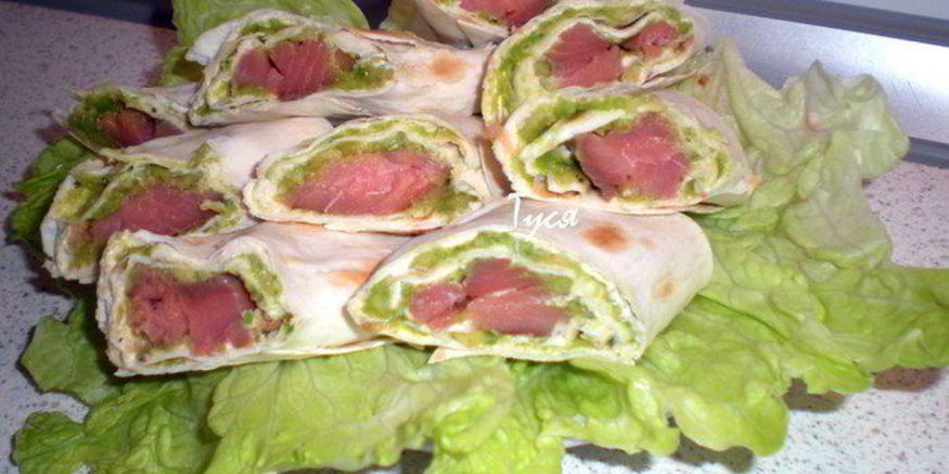 Рецепт роллов из тонкого лаваша с семгой и авокадо