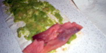 роллы из тонкого лаваша с семгой и авокадо