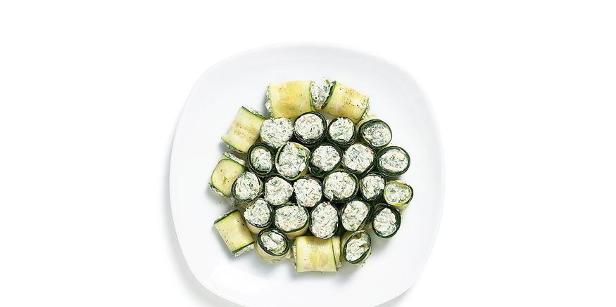 Рецепт роллов из цукини с сыром из домашнего йогурта