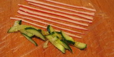 роллы полосатики с крабовыми палочками