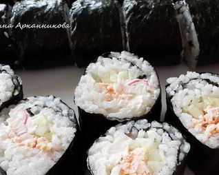 Роллы с крабовым мясом и семгой
