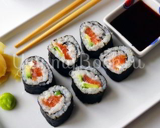 Роллы с лососем и Филадельфией