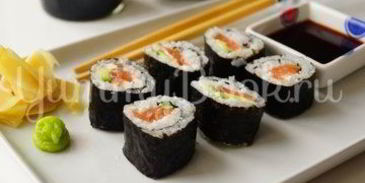 роллы с лососем и филадельфией