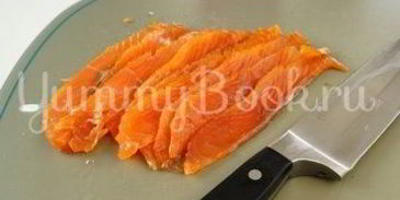 роллы с лососем и филадельфией