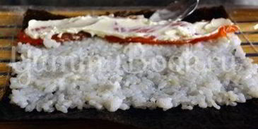 роллы с лососем и филадельфией